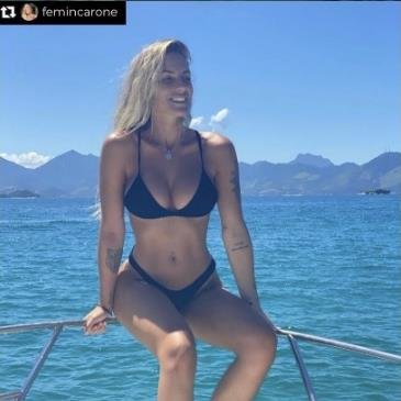 Fernanda Mincarone durante passeio em Angra