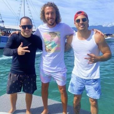 Rafael Galhardo e convidados durante passeio